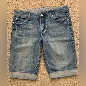 Calvin Klein women’s distressed jean shorts 10” - size 28/6